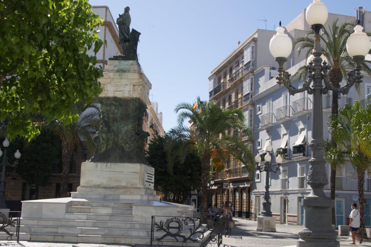 Pension Las Cuatro Naciones Cadiz Bagian luar foto